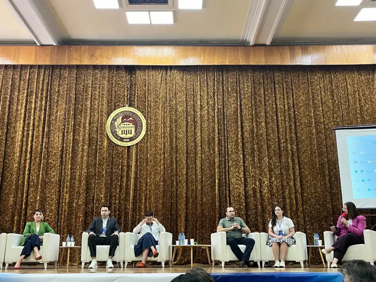 Հասմիկը և ԵՊՀ-ի ուսուցչական համաժողովը